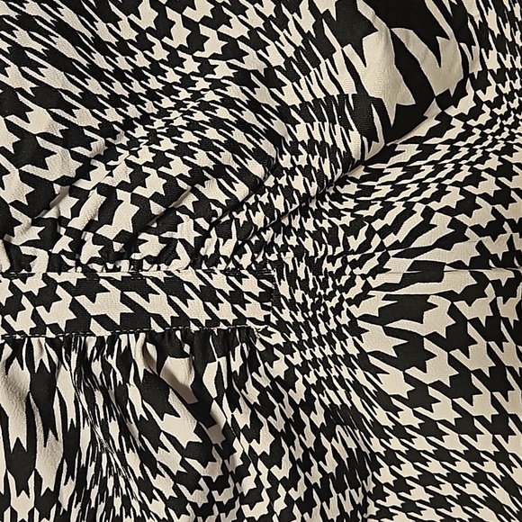 SO Houndstooth Retro Look Bodysuit - Picture 4 of 7